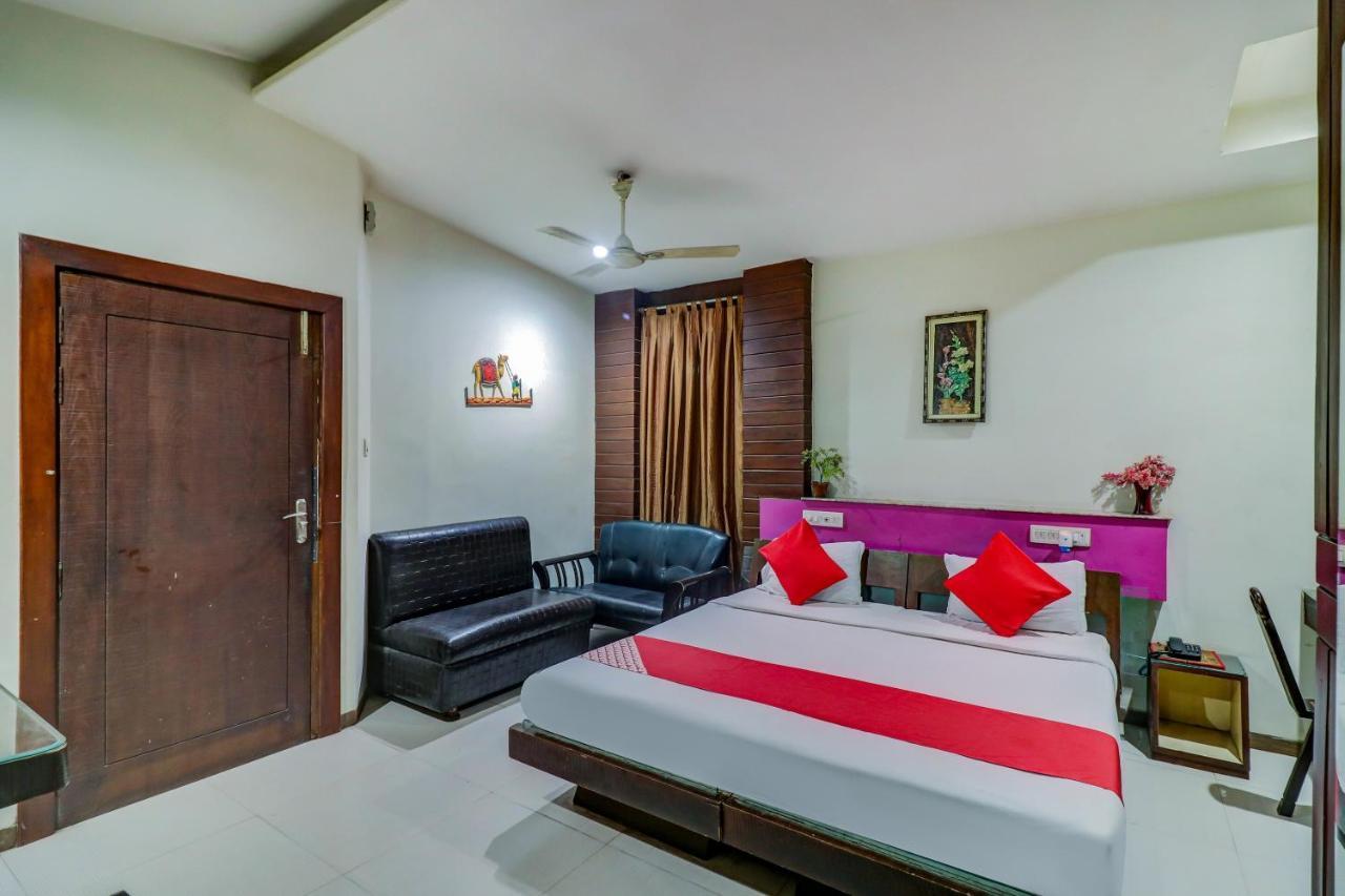Oyo 61861 Hotel Dream Palace Durg Екстер'єр фото