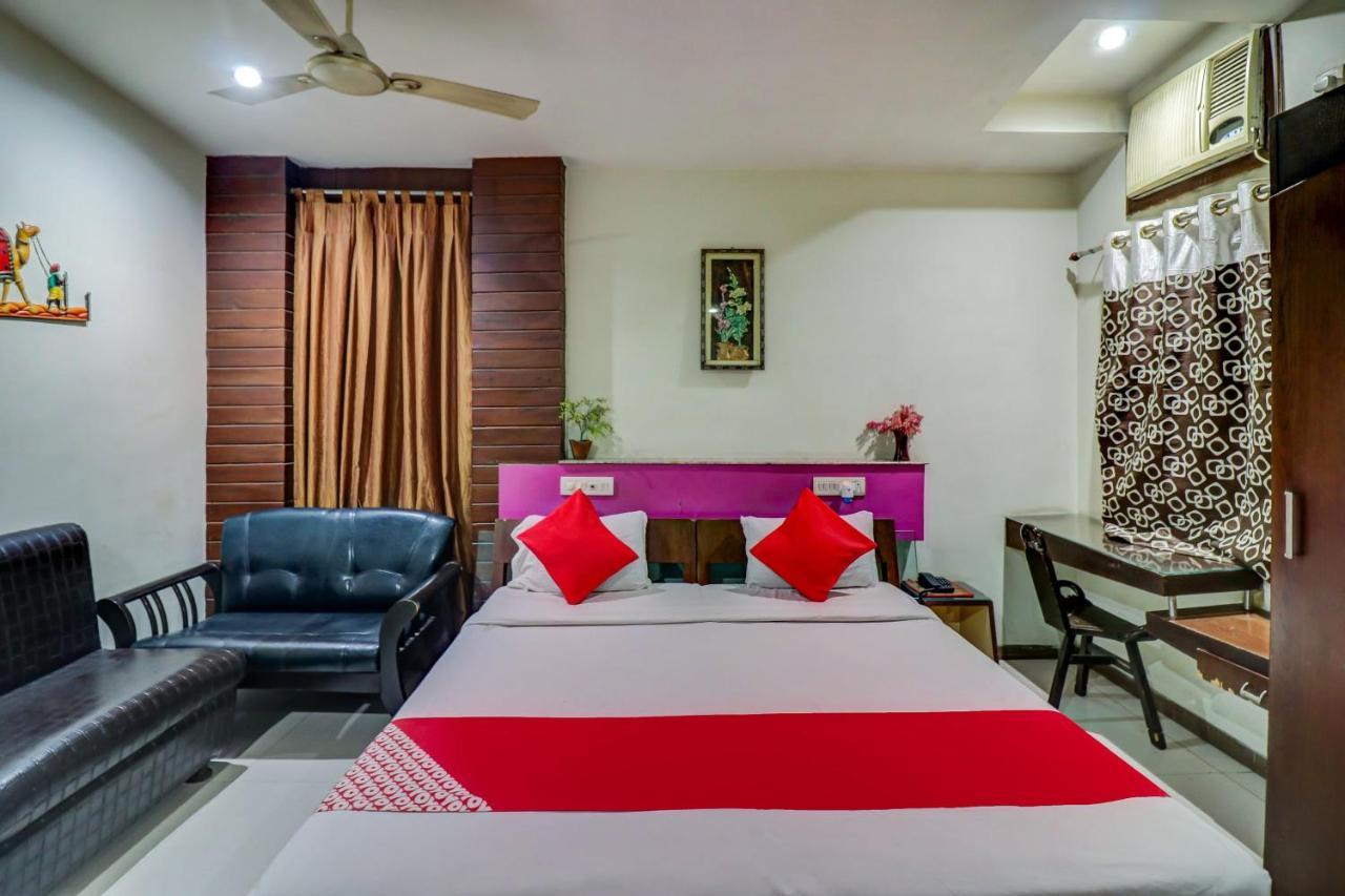 Oyo 61861 Hotel Dream Palace Durg Екстер'єр фото