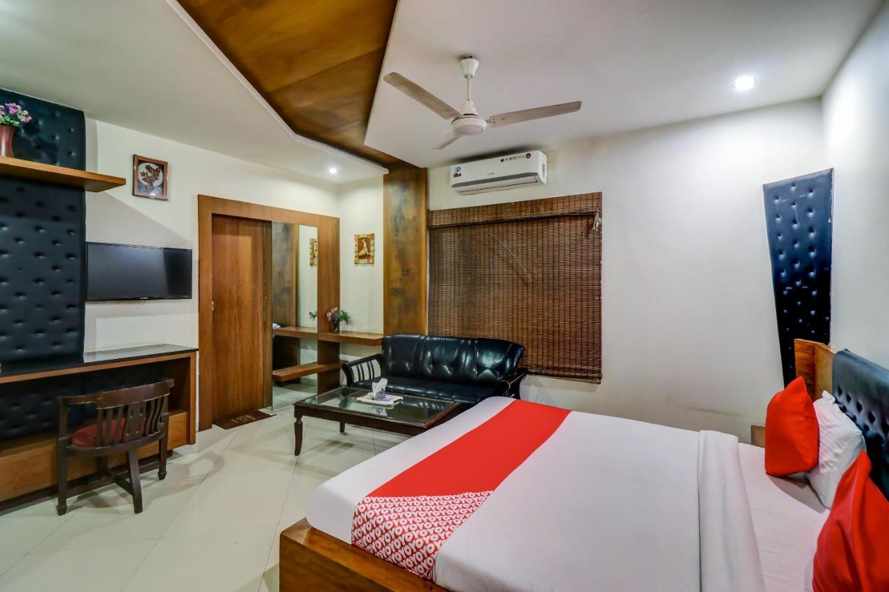 Oyo 61861 Hotel Dream Palace Durg Екстер'єр фото